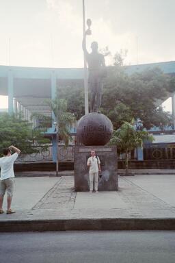 Roman vor dem Maracana Stadion in Rio de Janeiro